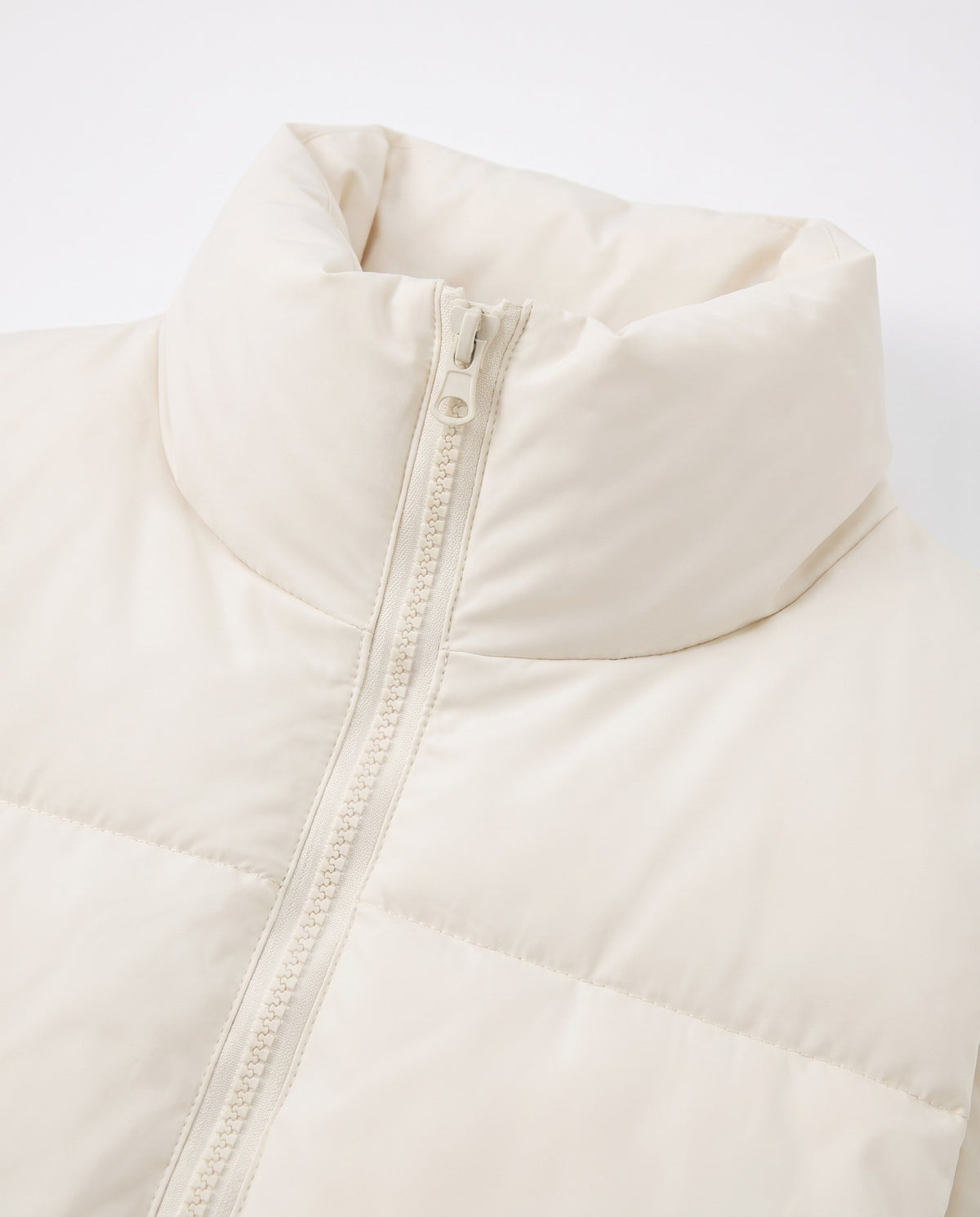 Close-up of the stand collar and front zipper