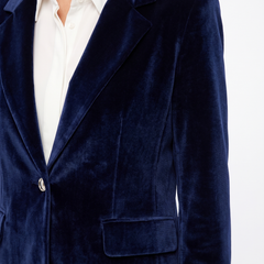 Close-up of the notched lapel, button and flap pocket