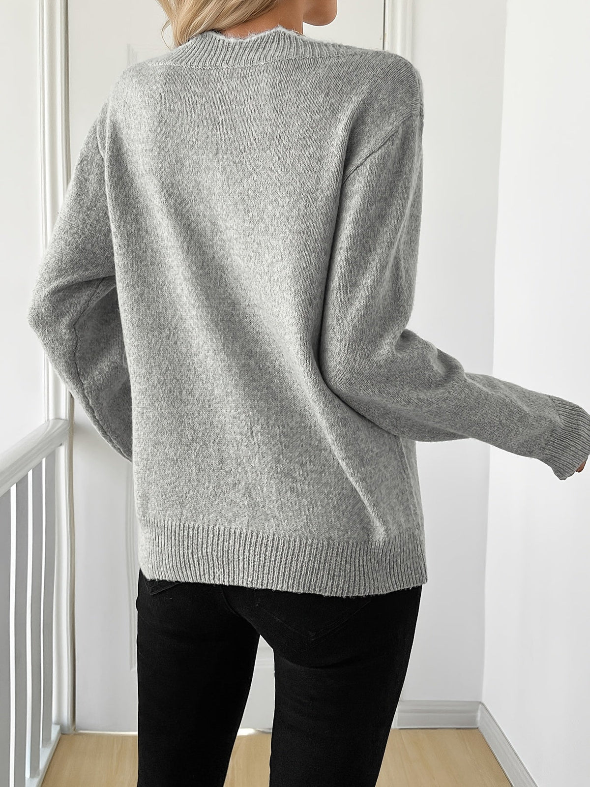 Judith-Colette | Women's Bow-Detail V-Neck Sweater